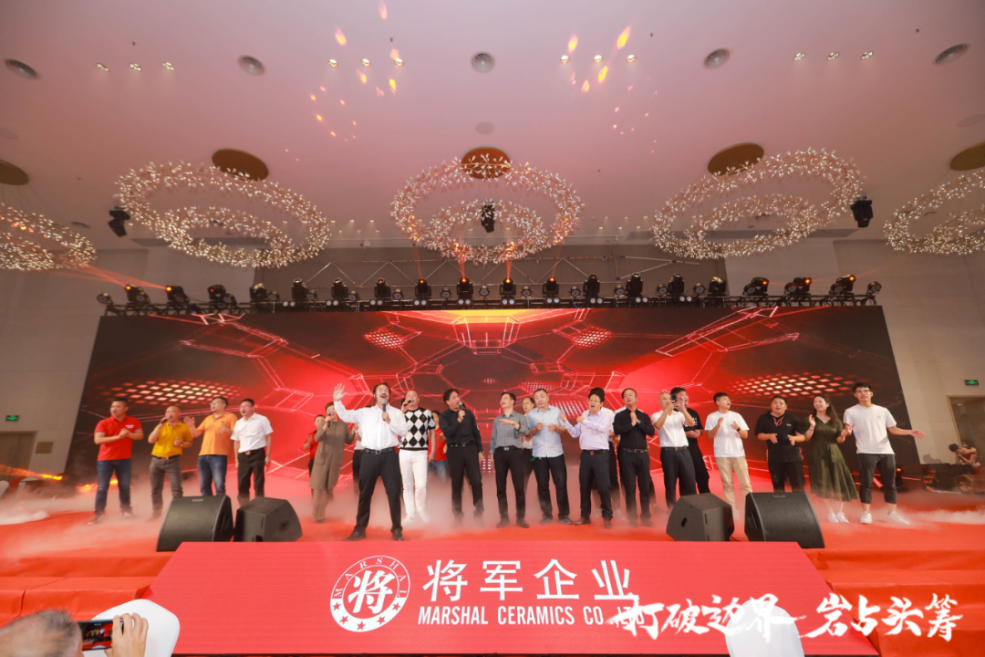 群星璀璨，共譜華章 | 2021將軍企業(yè)戰(zhàn)略營銷峰會答謝晚宴盛大舉行！(圖21)