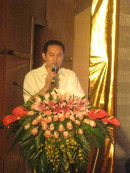 2011年度中國優(yōu)秀陶瓷經(jīng)銷商頒獎典禮，大將軍載譽而歸！
(圖2)