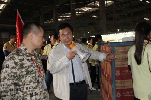 【將軍營】王牌店長滿懷熱情參觀大將軍陶瓷總部展廳和生產(chǎn)基地
(圖3)