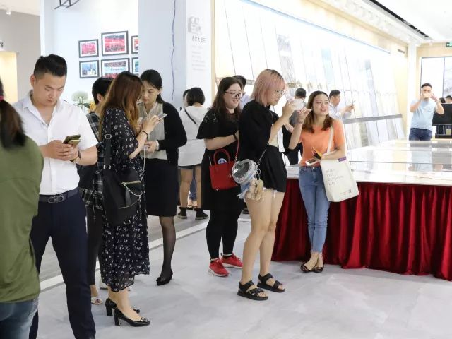 設(shè)想未來丨將軍企業(yè)2018新品發(fā)布會暨《夢想的空間》中國年度室內(nèi)設(shè)計競賽沙龍發(fā)布會圓滿召開！
(圖13)