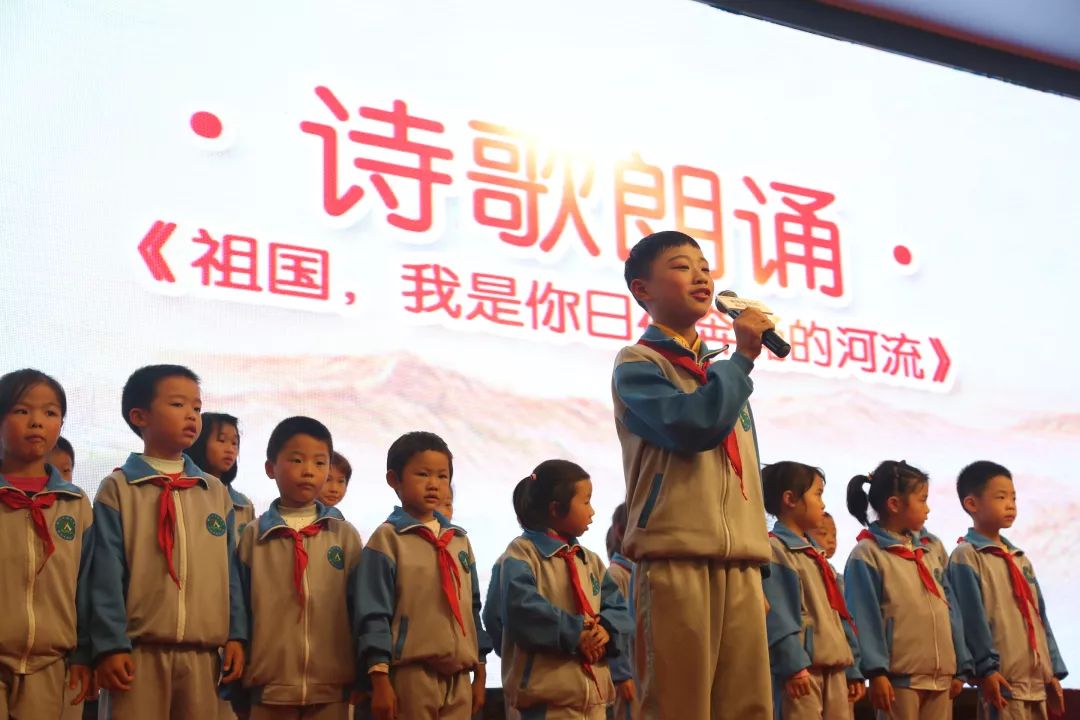 彭德懷精神柱捐贈儀式暨大將軍愛心公益項(xiàng)目發(fā)布會完滿落幕！
(圖14)