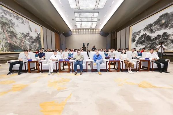 品牌標桿，綻耀不凡 ！恭喜大將軍瓷磚榮膺 “陶瓷一線品牌”、 “瓷磚十大品牌”兩大獎項(圖2)